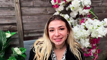 Luna, 30, offers the services of two handsome stallions! - Jacquie et Michel TV