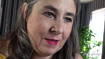 Grace Encourages You to Masturbate with Her