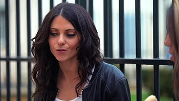 Angy finds in Luna an ideal sensual play partner... - Jacquie et Michel TV