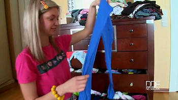 I'm fucking my teen ass with toy