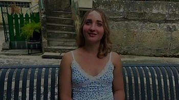 Sya, 33 years old, beautician in Besançon! - Jacquie et Michel TV