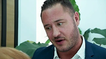 Lola thought she was alone at home... - Jacquie et Michel TV