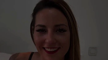 Ava thanks Joss for her help - Jacquie et Michel TV