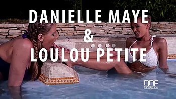 Sensual Sucking: Lesbian Feet Going Deep