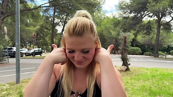 Queen, 20 years old, sublime beginner in X! - Jacquie et Michel TV