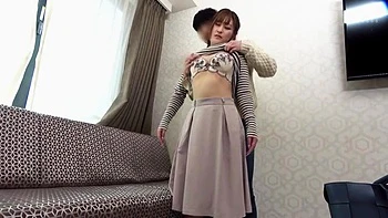 Eカップのムッチリグラマー美女が甘いキスしてオモチャオナニー