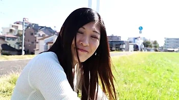 高身長Fカップのスレンダー美人妻がクンニと手マンで色っぽく濡れる