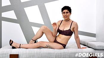 Tits & pussy for lunch