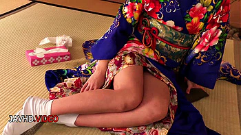 Passionate JAV Star in Kimono Gives Seductive Blow Job