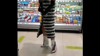 NAKED IN SUPERMARKET