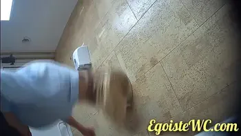 NEW! Everyone to watch! Examining the beautiful vagina of a girl in the toilet! Gorgeous view!