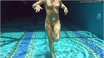 Milf Babe Nicole Pearl Shaking Ass Underwater