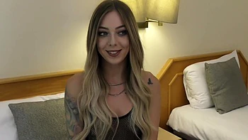 Anna Lee shows off her shaved pussy in sexy black lingerie