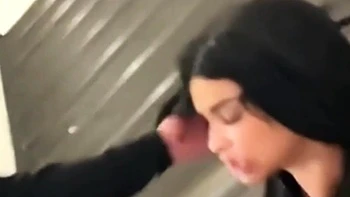 il dechire sa beurette dans l escalier