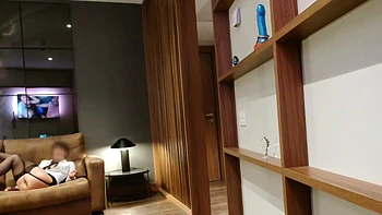 défoncée sur le canapé en rentrant du resto