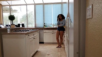 Brunette latina Willow Ryder shakes big ass in reverse cowgirl