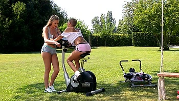 Pussy Work Out - Babes Take a Pussy Eating Gym Break