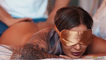 Uses Hayley Daviess Sexy Feet To Give Himself A Footjob - Vince Karter