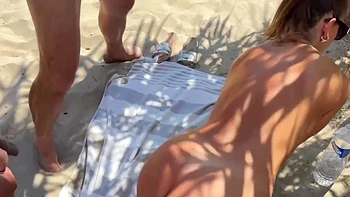 anna prend une douche de sperme en bukkake