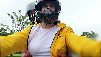 Picking Up Didi Customer Without Bra!