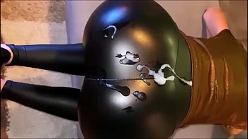 ses ejacs sur mon joli cul