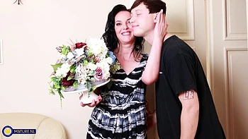 When He Brought Flowers For His Stepmom Daisy Key, He Knows He Will Get Her Pussy In Return