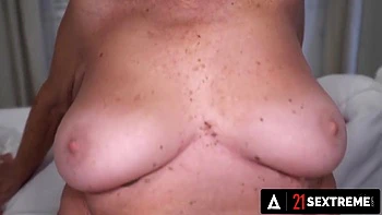 Old Granny Gets Her Pussy Fucked Until She Gets A Sticky Facial