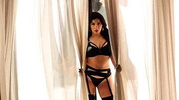 Brunette hottie Valentina Nappi gets her asshole gapped by horny Vince Karter.