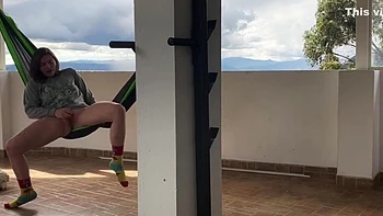 Gringa Orgasmo A Chorro En La Hamaca With Emily Rose