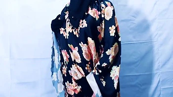 Muslim Hijabi Beautiful Housewife Fucking With Neighbor - With Clear Hindi Audio