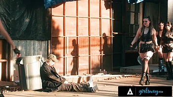 GIRLSWAY - 10 GIRL LESBIAN GANGBANG ROUGH FISTING STRAP-ON SEX AND SQUIRTING - SPANISH SUBTITLES