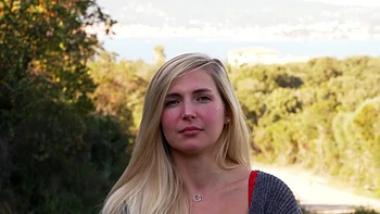 Ariana is always discovering more! - Jacquie et Michel TV