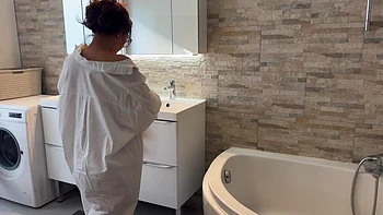 A tailor-made role for Queen! - Jacquie et Michel TV