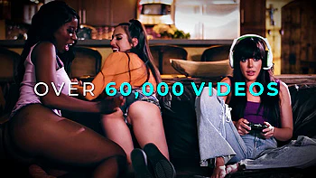 GIRLSWAY - 10 GIRL LESBIAN GANGBANG! ROUGH FISTING, STRAP-ON, AND SQUIRTING! - SPANISH SUBTITLES