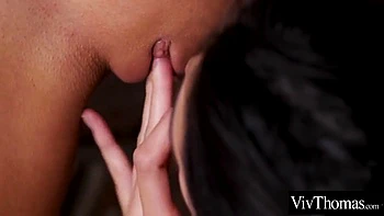 Sexy Milf Sucks And Fingers Younger Girlfriend To Orgasm