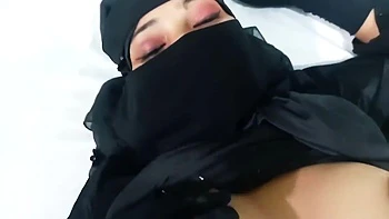 Perfect Footjob By Gorgeously Muslim Girl