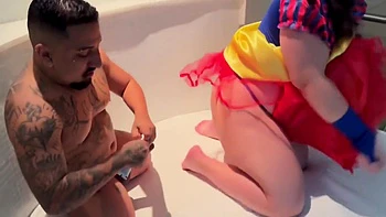 Agatha Ludovino And Snow White In Greedy Swallowed Dungas Cock