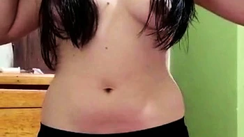 Daniela Duran gets completely naked and dances on onlyfans