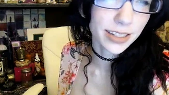 Nerdy Babe Pussy Play on Webcam with Sex Toy