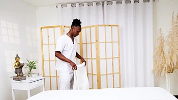 Mega Tetona Colombiana gets fucked while being massaged