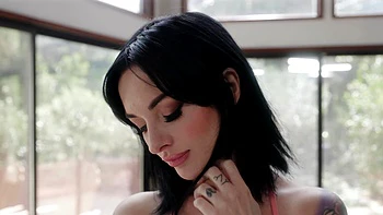 Inked Hottie Shows Her Slutty Side