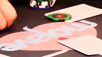 O marido perdeu-me numa partida de poker para uma mulher