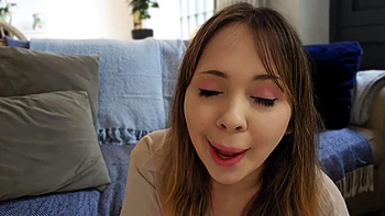 Hot amateur brunette masturbates