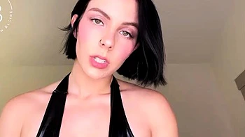 QueenBlaire - Don't Look Away