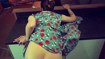 Hot amateur teen girl toying pussy in bed on webcam