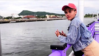 Curvy Thai MILF amateur gets picked up