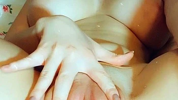 Amateur Close Up Squirting Masturbation
