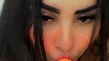 Amateur brunette double toying on webcam