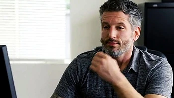 Small titted brunette teen fingering on the bed