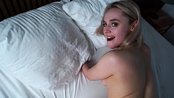 Molly Cute - Filling Her Pussy With My Morning Wood -